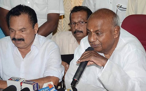 ಮಂಗಳೂರಿನಲ್ಲಿ ನಡೆದ ಪಕ್ಷದ ಸಮಾವೇಶದಲ್ಲಿ ತಮ್ಮ ಮನದಾಳದ ಮಾತು ಹಂಚಿಕೊಂಡ ಎಚ್.ಡಿ ದೇವೇಗೌಡರು.