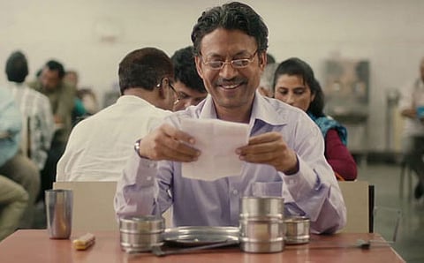 ದ ಲಂಚ್ ಬಾಕ್ಸ್ ಸಿನೆಮಾದ ಒಂದು ದೃಶ್ಯ