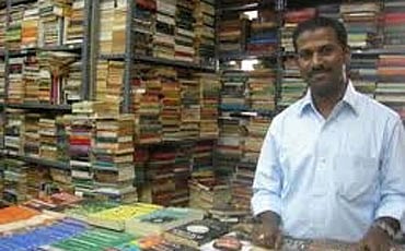 ಬರಿಗೈಲಿ ಬಂದ ಮಾಯಿಗೌಡ, ಪುಸ್ತಕಗಳ ಮಹಲು ಕಟ್ಟಿದ!