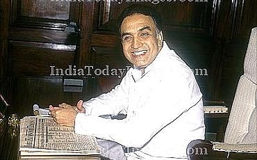ರಾಜ್ಯದಲ್ಲಿ ಮತ್ತೆ ಕಾಂಗ್ರೆಸ್4 ಲಕ್ಷ ಮತದ ದಾಖಲೆ