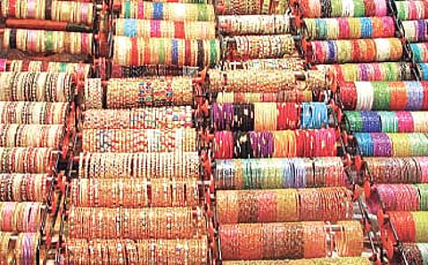 ಬಳೆಗಾರ ಇಲ್ಲದ ಊರು