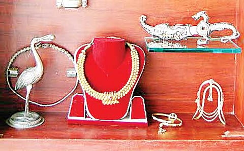 ಗೋಲ್ಡ್ ಈಸ್ ಓಲ್ಡ್