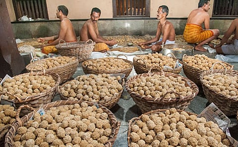 ಕೃಷ್ಣನ ಪ್ರಸಾದ ಭಕ್ತರ ಕೈಗೆ!