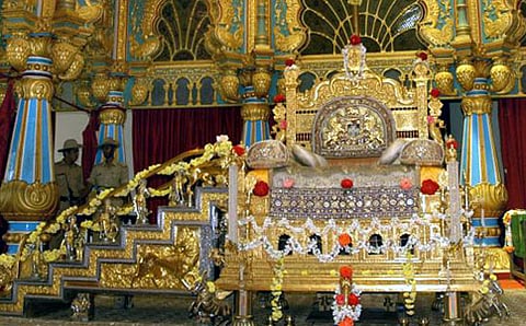 ಪಟ್ಟದಕತ್ತಿ ಇರಿಸೋರ್ಯಾರು?