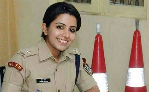 'ಸಮವಸ್ತ್ರ' ಸುಂದರಿ