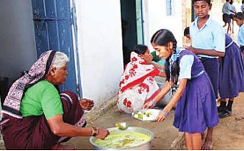 ಕುಣಿಕೇರಿ ಗ್ರಾಮದ ನಿವಾಸಿ ಹುಚ್ಚಮ್ಮ ಚೌದ್ರಿ