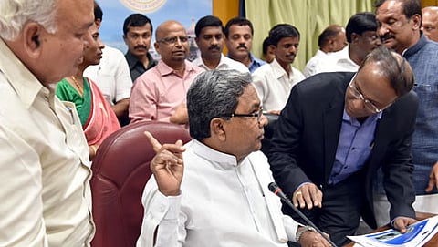 ಬಿಬಿಎಂಪಿ ಸಭೆಯಲ್ಲಿ ಅಧಿಕಾರಿಗಳ ಜತೆ ಮುಖ್ಯಮಂತ್ರಿ ಸಿದ್ದರಾಮಯ್ಯ