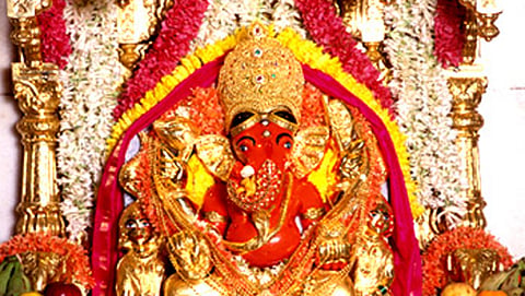 ಮುಂಬೈಯ ಪ್ರಸಿದ್ಧ ಸಿದ್ಧಿವಿನಾಯಕ ದೇವಾಲಯ (ಕೃಪೆ : ಸಿದ್ಧಿವಿನಾಯಕ ದೇವಾಲಯದ ವೆಬ್ಸೈಟ್ )
