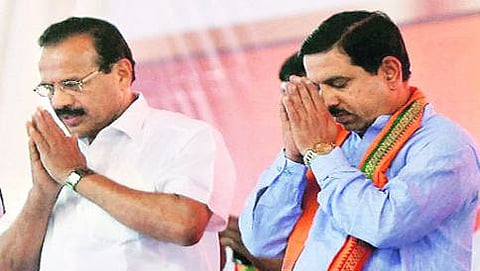 ಜೆಪಿ ರಾಜ್ಯಾಧ್ಯಕ್ಷ ಪ್ರಹ್ಲಾದ್ ಜೋಷಿ ಮತ್ತು ಕೇಂದ್ರ ಸಚಿವರಾದ ಸದಾನಂದ ಗೌಡ (ಸಂಗ್ರಹ ಚಿತ್ರ)