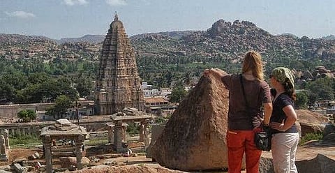 ಪ್ರವಾಸಿಗರು