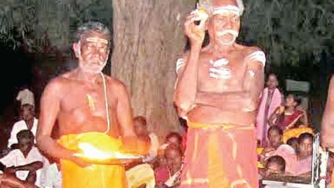 ನಿಂಬೆ ಹರಾಜು ಹಾಕಿದ ಮುರುಗನ್ ದೇವಾಲಯದ ಅರ್ಚಕ