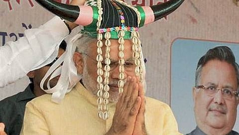 ದಂತೆವಾಡಕ್ಕೆ ಭೇಟಿ ನೀಡಿದ್ದ ಮೋದಿಗೆ ಅಭಿಮಾನಿಗಳಿಂದ ಸನ್ಮಾನ