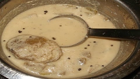 ನೀರು ಮಾವಿನಕಾಯಿ ಮಜ್ಜಿಗೆ ಹುಳಿ