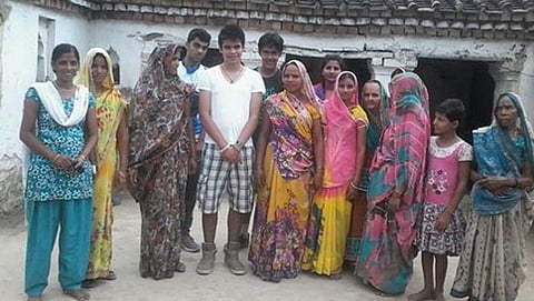 ಗ್ರಾಮಸ್ಥರ ಜೊತೆ ರಿಹಾನ್