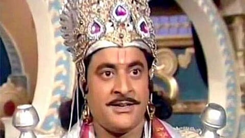ಗಜೇಂದ್ರ ಚೌಹಾಣ್ ಯುಧಿಷ್ಟಿರನ ಪಾತ್ರದಲ್ಲಿ
