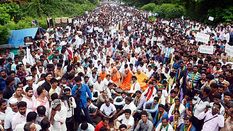 ಎತ್ತಿನಹೊಳೆ ಯೋಜನೆ ವಿರೋಧಿಸಿ ಉಪ್ಪಿನಂಗಡಿಯಲ್ಲಿನ ನಡೆದ ಪ್ರತಿಭಟನೆ (ಕೃಪೆ: ಕೆಪಿಎನ್ )
