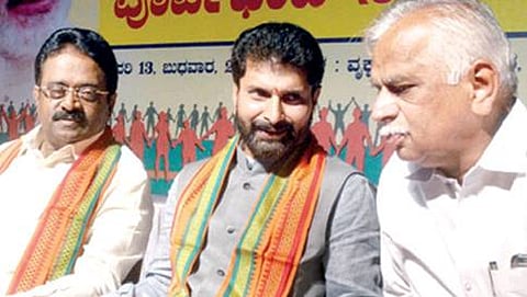 ಬಿಜೆಪಿ ಮಹಾನಗರ ಘಟಕ ಬುಧವಾರ ಆಯೋಜಿಸಿದ್ದ ಜಿಲ್ಲಾ ಮತ್ತು ತಾಲೂಕು ಪಂಚಾಯಿತಿ `ಚುನಾವಣಾ ಪೂರ್ವಭಾವಿ ಸಿದ್ಧತಾ ಸಭೆ'ಯಲ್ಲಿ ಬೆಂಗಳೂರು ನಗರ ಜಿಲ್ಲೆ ಅಧ್ಯಕ್ಷ ಎಸ್.ಮುನಿರಾಜು, ರಾಜ್ಯ