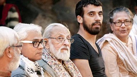 ಸಮುದಾಯ ಕರ್ನಾಟಕ ರಾಜ್ಯ ಸಮಿತಿ ಬುಧವಾರ ನಗರದಲ್ಲಿ ಆಯೋಜಿಸಿದ್ದ ಫ್ರೀಡಂಜಾಥಾ ಕಾರ್ಯಕ್ರಮದಲ್ಲಿ ಸುರೇಂಧರ್ ರಾವ್, ಜನ ನಾಟ್ಯ ಮಂಚ್ನ ಸುಧನ್ವ ದೇಶಪಾಂಡೆ,ಚಿತ್ರನಿದೇರ್ಶಕ ಎಂ.ಎಸ್.