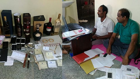 ದಾಳಿ ನಿರತ ಎಸಿಬಿ ಅಧಿಕಾರಿಗಳು