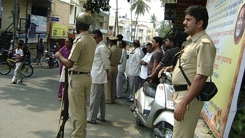 ರೌಡಿಗಳ ಮನೆ ಮೇಲೆ ಪೊಲೀಸರ ದಾಳಿ (ಸಾಂದರ್ಭಿಕ ಚಿತ್ರ)