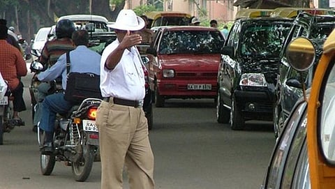 ಬೆಂಗಳೂರು ಸಂಚಾರಿ ಪೊಲೀಸ್ (ಸಂಗ್ರಹ ಚಿತ್ರ)