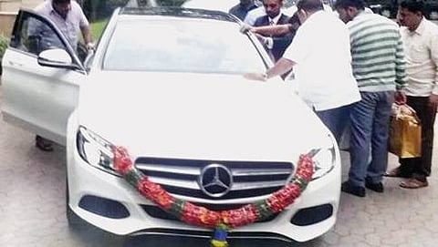 ಮಾಜಿ ಸಚಿವ ಶಾಮನೂರು ಶಿವಶಂಕರಪ್ಪ ಹೊಸ ಬೆಂಜ್ ಕಾರು