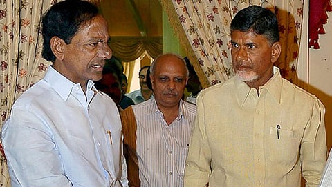 ತೆಲಂಗಾಣ ಸಿಎಂ ಕೆ.ಚಂದ್ರಶೇಖರ ರಾವ್ ಮತ್ತು ಆಂಧ್ರ ಸಿಎಂ ಚಂದ್ರಬಾಬು ನಾಯ್ಡು (ಸಂಗ್ರಹ ಚಿತ್ರ)