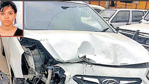 ವಿದ್ಯಾರ್ಥಿನಿ ಭಾವತಾರಿಣಿ ಮತ್ತು ಅಪಘಾತಗೊಂಡ ಕಾರು