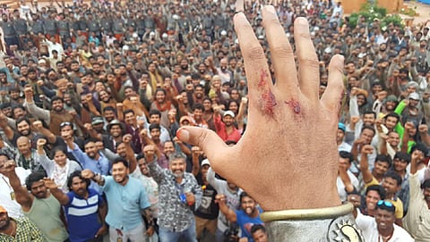 ಬಾಹುಬಲಿ-2 ಚಿತ್ರದ ಚಿತ್ರೀಕರಣದಲ್ಲಿ ನಟ ಪ್ರಭಾಸ್ ಹಾಗೂ ಚಿತ್ರತಂಡ (ಟ್ವಿಟರ್ ಚಿತ್ರ)