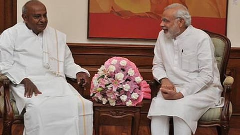 ಪ್ರಧಾನಿ ನರೇಂದ್ರ ಮೋದಿ ಅವರೊಂದಿಗೆ ಮಾಜಿ ಪ್ರಧಾನಿ ದೇವೇಗೌಡ