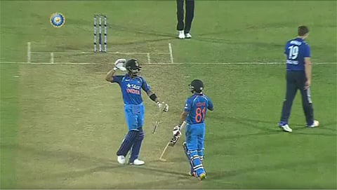 ಶತಕ ಸಿಡಿಸಿದ ಜಾಧವ್ ಹಾಗೂ ಕೊಹ್ಲಿ