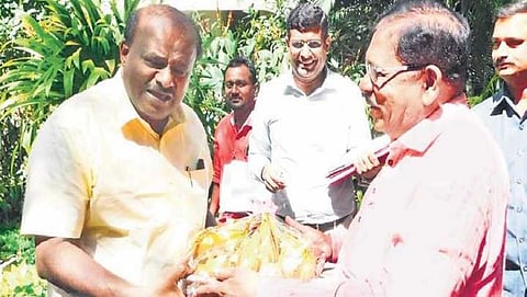 ದೀಪಾವಳಿ ಹಬ್ಬದ ಪ್ರಯುಕ್ತ ಮುಖ್ಯಮಂತ್ರಿ ಹೆಚ್ ಡಿ ಕುಮಾರಸ್ವಾಮಿ ಅವರಿಗೆ ಶುಭಾಶಯ ಹೇಳಿದ ಉಪ ಮುಖ್ಯಮಂತ್ರಿ ಡಾ ಜಿ ಪರಮೇಶ್ವರ್