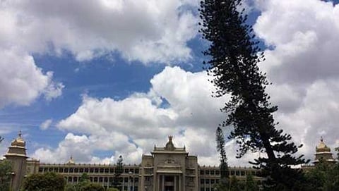 ವಿಧಾನಸೌಧದ ಗೇಟ್ ಮುಂದಿನ ದೃಶ್ಯ