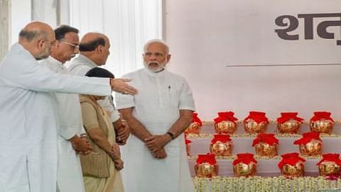 ವಾಜಪೇಯಿ ಚಿತಾಭಸ್ಮ ಕಳಸದೊಂದಿಗೆ ಪ್ರಧಾನಿ ನರೇಂದ್ರಮೋದಿ, ಅಮಿತ್ ಶಾ ಚಿತ್ರ