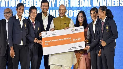 ಮಹಿಳಾ ರಿಲೇ ತಂಡವನ್ನು ರಾಜನಾಥ್ ಸಿಂಗ್ ಸನ್ಮಾನಿಸಿದರು