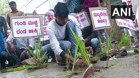 ಶಿವಮೊಗ್ಗದಲ್ಲಿ ವಿದ್ಯಾರ್ಥಿಗಳ ಪ್ರತಿಭಟನೆ