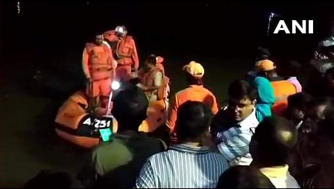 40 ಜನರಿದ್ದ ದೋಣಿ ಮಗುಚಿ ಬಿದ್ದು 7 ಸಾವು, ಹಲವರು ನಾಪತ್ತೆ