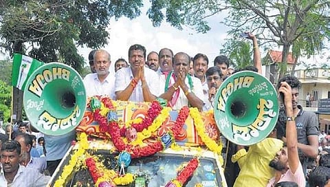 ಹುಣಸೂರು ಕ್ಷೇತ್ರದಲ್ಲಿ ಜೆಡಿಎಸ್ ಅಭ್ಯರ್ಥಿ ಸೋಮಶೇಖರ್ ಪರವಾಗಿ ಪ್ರಚಾರ ಮಾಡಿದ ಮಾಜಿ ಸಿಎಂ ಹೆಚ್ ಡಿ ಕುಮಾರಸ್ವಾಮಿ