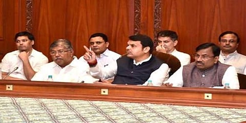 ದೇವೇಂದ್ರ ಫಡ್ನವೀಸ್ ಕರೆದ ಸಭೆಯಲ್ಲಿ ’ಸೇನಾ’ ಸಚಿವರು!