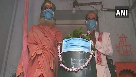 ಮಾಸ್ಕ್ ಮುಚ್ಚಿರುವ ಶಿವಲಿಂಗ