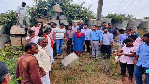 ಆನೆಗೊಂದಿ ಉತ್ಸವದ ಸಿದ್ಧತೆ: ಸ್ವಚ್ಛತಾ ಕಾರ್ಯಕ್ಕೆ ಮುಂದಾದ ಅಧಿಕಾರಿಗಳು!