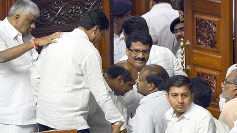 ಕಲಾಪ ಮುಕ್ತಾಯದ ನಂತರದ ದೃಶ್ಯ
