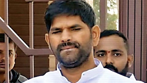 ಕಂಪ್ಲಿ ಶಾಸಕ ಗಣೇಶ್