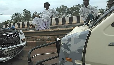 ಬಳ್ಳಾರಿ: ಕಾರು ಅಪಘಾತ, ಶಾಸಕ ಭೀಮಾನಾಯ್ಕ್ ಪುತ್ರನಿಗೆ ಗಾಯ