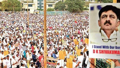 ಡಿಕೆಶಿ ಪರ ಒಕ್ಕಲಿಗರ ಶಕ್ತಿ ಪ್ರದರ್ಶನ: ಪ್ರತಿಭಟನೆಗೆ ಗೈರಾಗಿದ್ದ ಹೆಚ್'ಡಿಕೆ