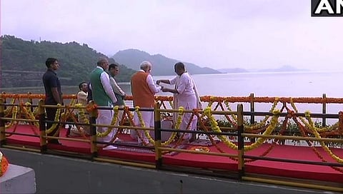 ಸರ್ದಾರ ಸರೋವರ ಅಣೆಕಟ್ಟಿನಲ್ಲಿ ಪ್ರಾರ್ಥನೆ ಸಲ್ಲಿಸಿದ ಪ್ರಧಾನಿ ನರೇಂದ್ರ ಮೋದಿ