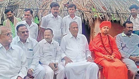 ಸ್ವಾಮೀಜಿ ಮಾತಿನಿಂದ ಬದಲಾದ ಗ್ರಾಮ: ಮೌಡ್ಯ ಹೊರಹಾಕಿ ಸಂಸದನನ್ನು ಆಹ್ವಾನಿಸಿದ ಗೊಲ್ಲರಹಟ್ಟಿ ಜನತೆ