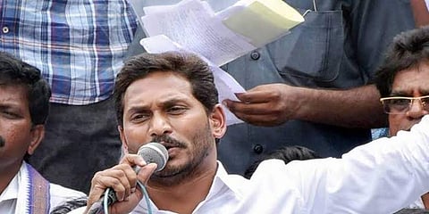 ಆಂಧ್ರ ರಾಜಧಾನಿ ವಿಕೇಂದ್ರೀಕರಣ ಬೆಂಬಲಿಸಿ ವೈಎಸ್ಆರ್ ಪಿಯಿಂದ ಬೃಹತ್ ಮೆರವಣಿಗೆ