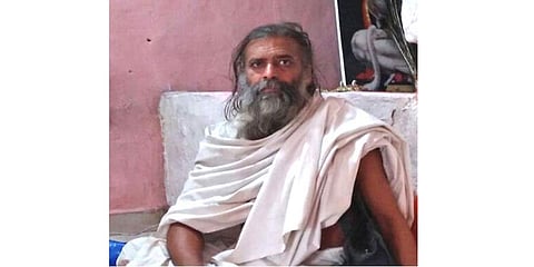 ಕೊಪ್ಪಳ ಡಿಸಿಯನ್ನು ನಿಂದಿಸಿದ ಮಾಜಿ ಅರ್ಚಕನ ವಿರುದ್ಧ ಎಫ್ಐಆರ್