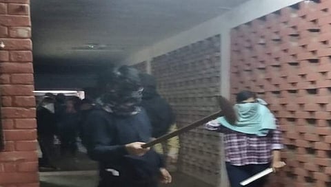 ಮುಸುಕುದಾರಿ ಪುಂಡರು